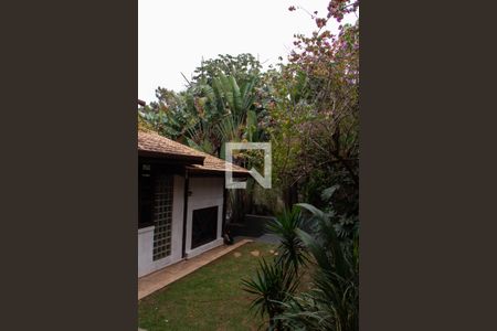 Casa de condomínio para alugar com 1600m², 3 quartos e 2 vagas Casa de condomínio para alugar com 1600m², 3 quartos e 2 vagasÁREA EXTERNA FRENTE