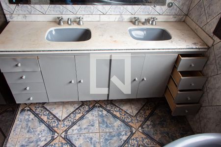 Casa de condomínio para alugar com 1600m², 3 quartos e 2 vagas Casa de condomínio para alugar com 1600m², 3 quartos e 2 vagasBANHEIRO DA SUITE 2