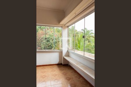 Casa de condomínio para alugar com 1600m², 3 quartos e 2 vagas Casa de condomínio para alugar com 1600m², 3 quartos e 2 vagasÁREA DE LUZ SUITE 1