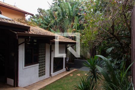 Casa de condomínio para alugar com 1600m², 3 quartos e 2 vagas Casa de condomínio para alugar com 1600m², 3 quartos e 2 vagasÁREA EXTERNA FRENTE