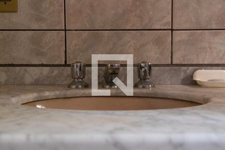 Casa de condomínio para alugar com 1600m², 3 quartos e 2 vagas Casa de condomínio para alugar com 1600m², 3 quartos e 2 vagasBANHEIRO DA SUITE 3