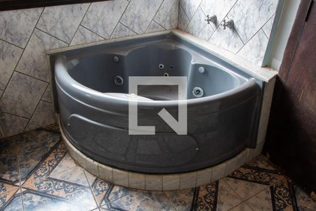 Casa de condomínio para alugar com 1600m², 3 quartos e 2 vagas Casa de condomínio para alugar com 1600m², 3 quartos e 2 vagasBANHEIRO DA SUITE 2