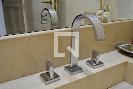 Casa à venda com 499m², 4 quartos e 8 vagasLavabo