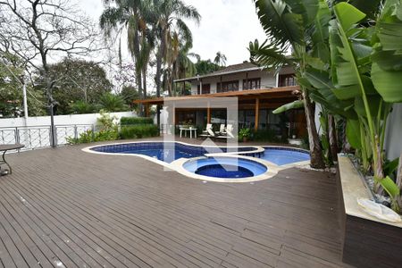 Casa à venda com 499m², 4 quartos e 8 vagasPiscina