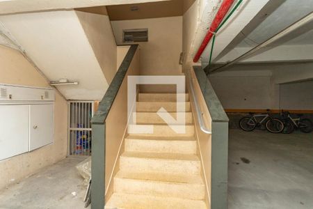 Apartamento para alugar com 62m², 2 quartos e 1 vagaEscada do prédio 