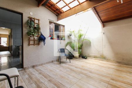 Casa à venda com 105m², 3 quartos e 2 vagas Casa à venda com 105m², 3 quartos e 2 vagasÁrea de Serviço - Churrasqueira