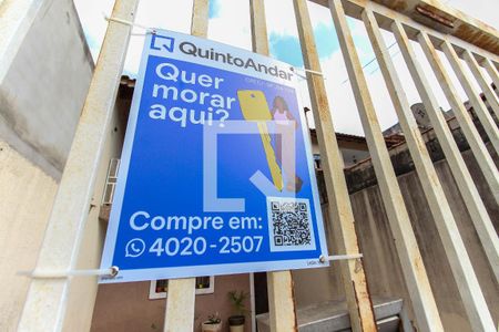 Casa à venda com 105m², 3 quartos e 2 vagas Casa à venda com 105m², 3 quartos e 2 vagasFachada + Placa