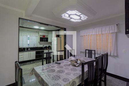 Casa à venda com 285m², 3 quartos e 6 vagas Casa à venda com 285m², 3 quartos e 6 vagasCozinha