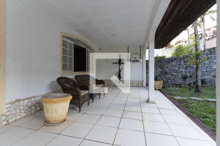 Casa de condomínio à venda com 380m², 5 quartos e 2 vagas