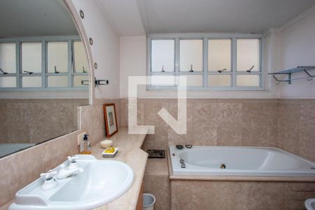 Apartamento à venda com 206m², 2 quartos e 2 vagas