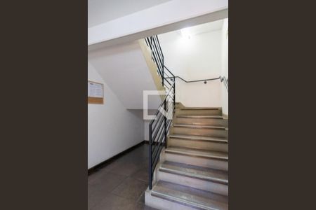 Apartamento à venda com 72m², 2 quartos e 1 vagaEscada