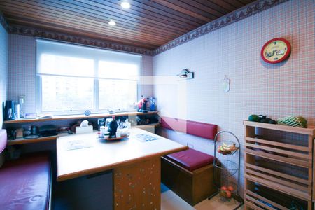 Apartamento à venda com 240m², 4 quartos e 4 vagasCopa 