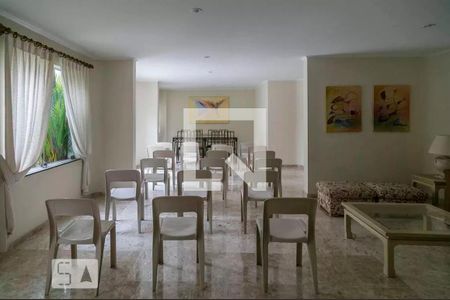 Apartamento à venda com 240m², 4 quartos e 4 vagasÁrea comum - Salão de festas
