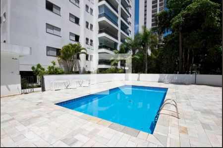 Apartamento à venda com 240m², 4 quartos e 4 vagasÁrea comum - Piscina