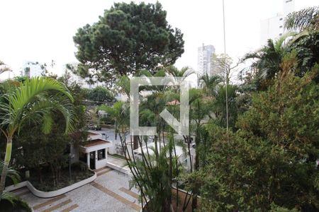 Vista de apartamento à venda com 4 quartos, 240m² em Moema, São Paulo