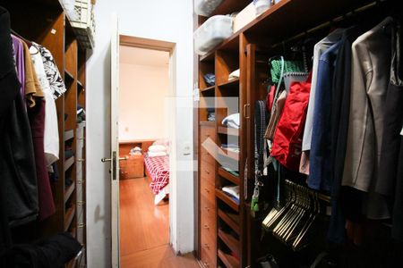 Apartamento à venda com 240m², 4 quartos e 4 vagasCloset da Suíte 1 