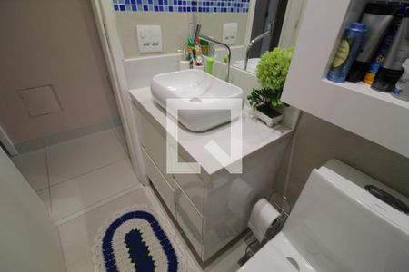 Casa de condomínio à venda com 167m², 4 quartos e 2 vagasBanheiro social