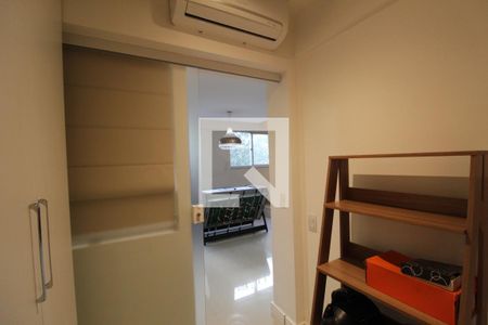 Casa de condomínio à venda com 167m², 4 quartos e 2 vagasÁrea de serviço - Quarto