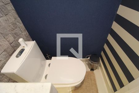 Casa de condomínio à venda com 167m², 4 quartos e 2 vagasLavabo