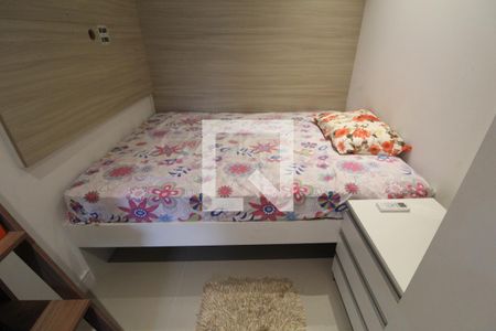 Casa de condomínio à venda com 167m², 4 quartos e 2 vagasÁrea de serviço - Quarto