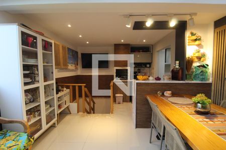 Casa de condomínio à venda com 167m², 4 quartos e 2 vagasSala de jantar