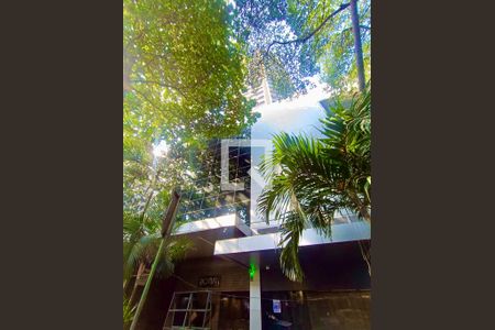 Studio para alugar com 58m², 1 quarto e 1 vaga Studio para alugar com 58m², 1 quarto e 1 vagaFachada com cartaz QA