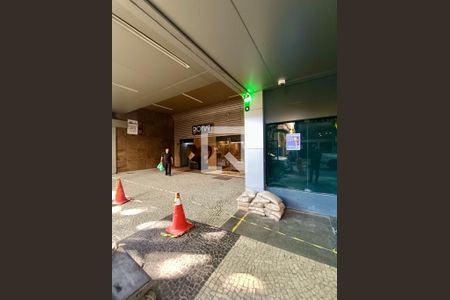 Studio para alugar com 58m², 1 quarto e 1 vaga Studio para alugar com 58m², 1 quarto e 1 vagaFachada com cartaz QA