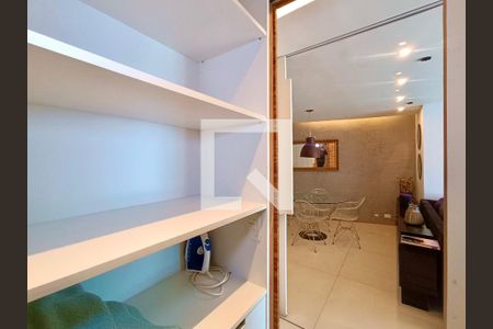 Studio para alugar com 58m², 1 quarto e 1 vaga Studio para alugar com 58m², 1 quarto e 1 vagaCloset