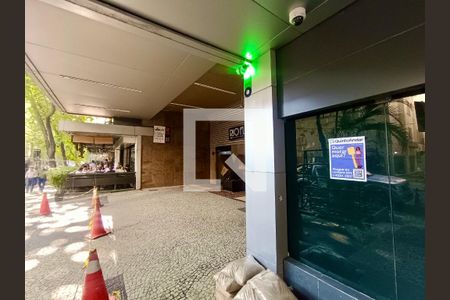 Studio para alugar com 58m², 1 quarto e 1 vaga Studio para alugar com 58m², 1 quarto e 1 vagaFachada com cartaz QA