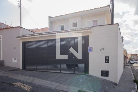 Casa para alugar com 80m², 2 quartos e 3 vagas Casa para alugar com 80m², 2 quartos e 3 vagasFachada