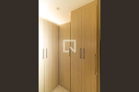 Casa à venda com 175m², 4 quartos e 2 vagas Casa à venda com 175m², 4 quartos e 2 vagasCloset da suíte