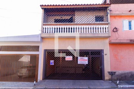 Casa à venda com 175m², 4 quartos e 2 vagas Casa à venda com 175m², 4 quartos e 2 vagasFachada