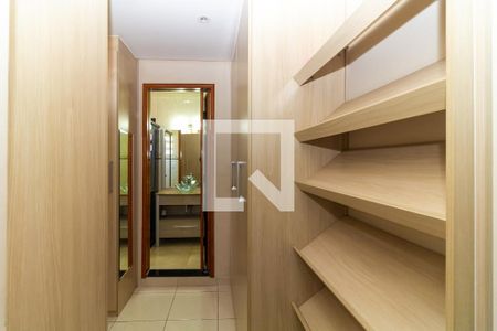 Casa à venda com 175m², 4 quartos e 2 vagas Casa à venda com 175m², 4 quartos e 2 vagasCloset da suíte