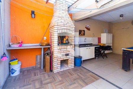 Casa à venda com 175m², 4 quartos e 2 vagas Casa à venda com 175m², 4 quartos e 2 vagasChurrasqueira