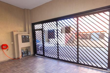 Casa à venda com 175m², 4 quartos e 2 vagas Casa à venda com 175m², 4 quartos e 2 vagasGaragem