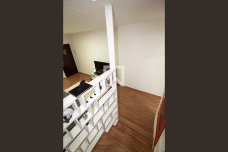 Escada de casa de condomínio para alugar com 2 quartos, 96m² em Jardim Dracena, São Paulo