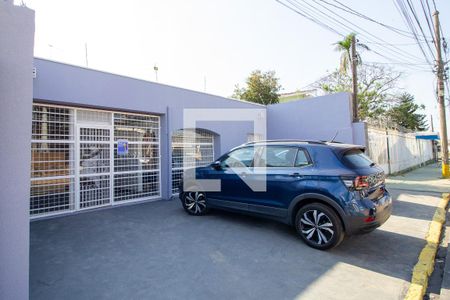 Casa para alugar com 250m², 3 quartos e 4 vagas Casa para alugar com 250m², 3 quartos e 4 vagasFachada