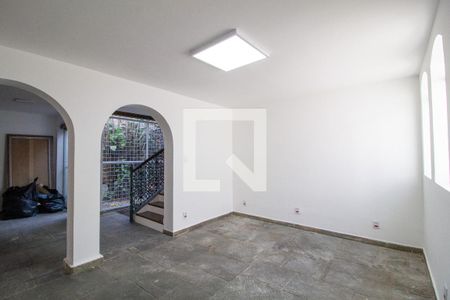 Casa para alugar com 250m², 3 quartos e 4 vagas Casa para alugar com 250m², 3 quartos e 4 vagasSala de TV