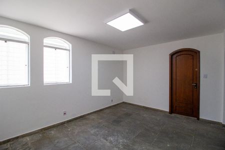 Casa para alugar com 250m², 3 quartos e 4 vagas Casa para alugar com 250m², 3 quartos e 4 vagasSala de TV