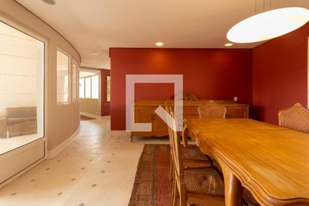 Casa para alugar com 550m², 4 quartos e NaN vagas Casa para alugar com 550m², 4 quartos e NaN vagasSala de Jantar