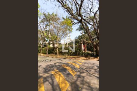 Casa para alugar com 550m², 4 quartos e NaN vagas Casa para alugar com 550m², 4 quartos e NaN vagasFachada