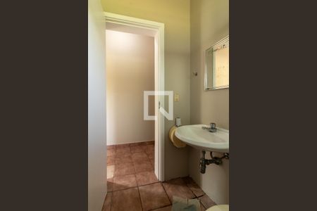 Casa para alugar com 550m², 4 quartos e NaN vagas Casa para alugar com 550m², 4 quartos e NaN vagasBanheiro de serviço