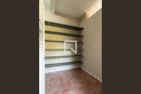 Casa para alugar com 550m², 4 quartos e NaN vagas Casa para alugar com 550m², 4 quartos e NaN vagasDespensa