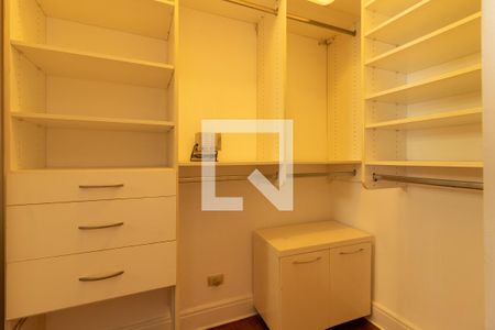 Casa para alugar com 550m², 4 quartos e NaN vagas Casa para alugar com 550m², 4 quartos e NaN vagasCloset da suíte 3