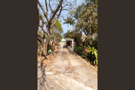 Casa para alugar com 550m², 4 quartos e NaN vagas Casa para alugar com 550m², 4 quartos e NaN vagasFachada