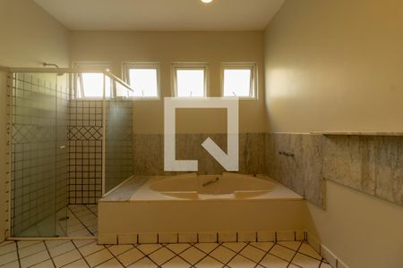 Casa para alugar com 550m², 4 quartos e NaN vagas Casa para alugar com 550m², 4 quartos e NaN vagasBanheiro da Suíte 1