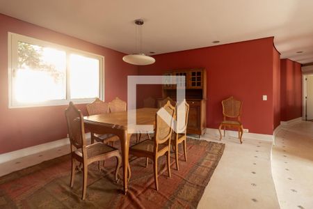 Casa para alugar com 550m², 4 quartos e NaN vagas Casa para alugar com 550m², 4 quartos e NaN vagasSala de Jantar