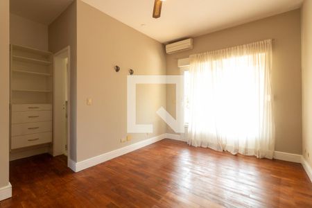 Casa para alugar com 550m², 4 quartos e NaN vagas Casa para alugar com 550m², 4 quartos e NaN vagasQuarto Suíte 4