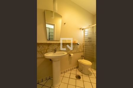 Casa para alugar com 550m², 4 quartos e NaN vagas Casa para alugar com 550m², 4 quartos e NaN vagasBanheiro da Suíte 2