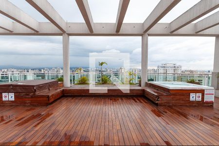 Studio para alugar com 33m², 1 quarto e 1 vaga Studio para alugar com 33m², 1 quarto e 1 vagaÁrea comum - Jacuzzi Roof top